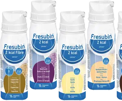 Bouteilles Fresubin 2 kcal Drink de différentes saveurs : Cappuccino Fibre, Fruits des bois, Vanille, Abricot-Pêche. Produit Fresenius Kabi.